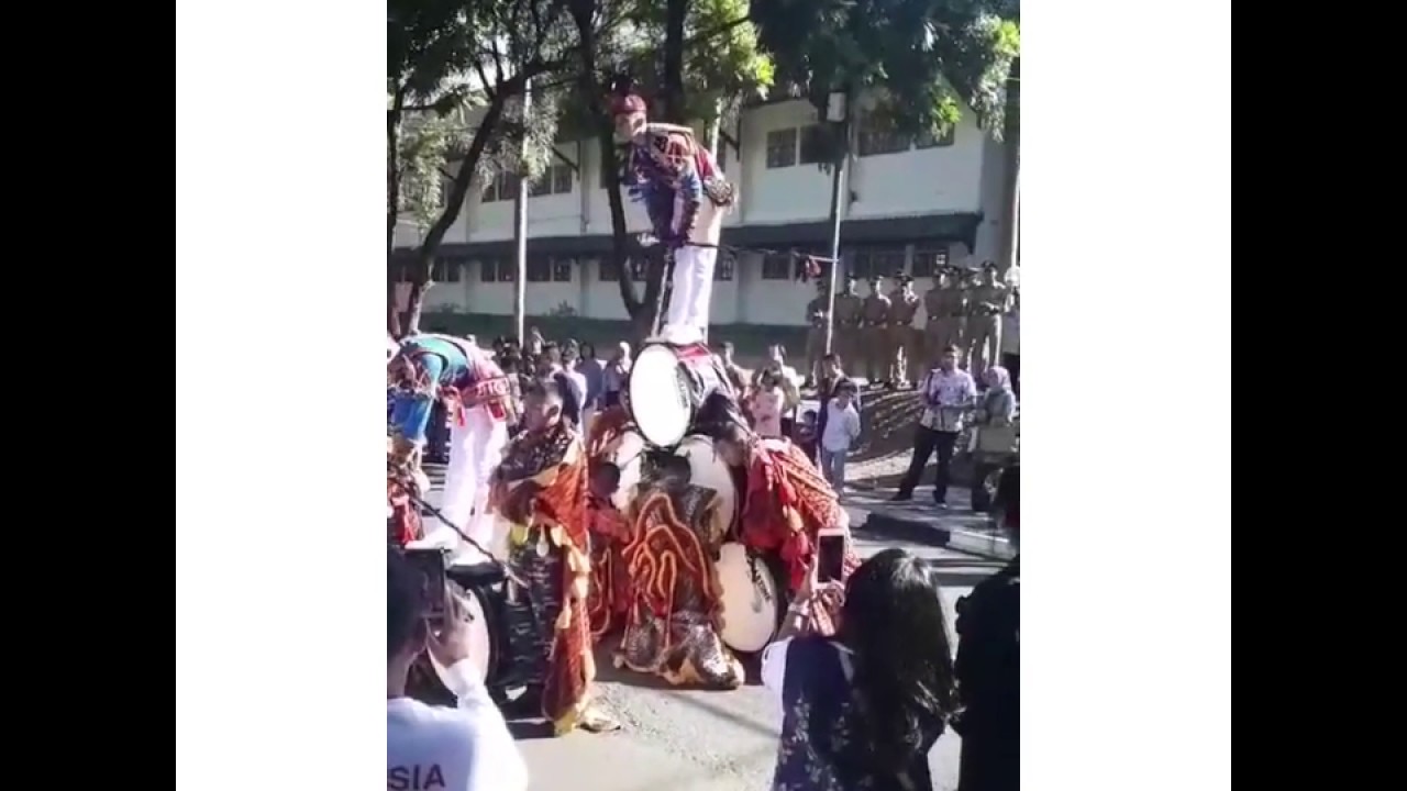 TERBAIK Aksi Keren MARCHING  BAND  SMA TARUNA  NUSANTARA 