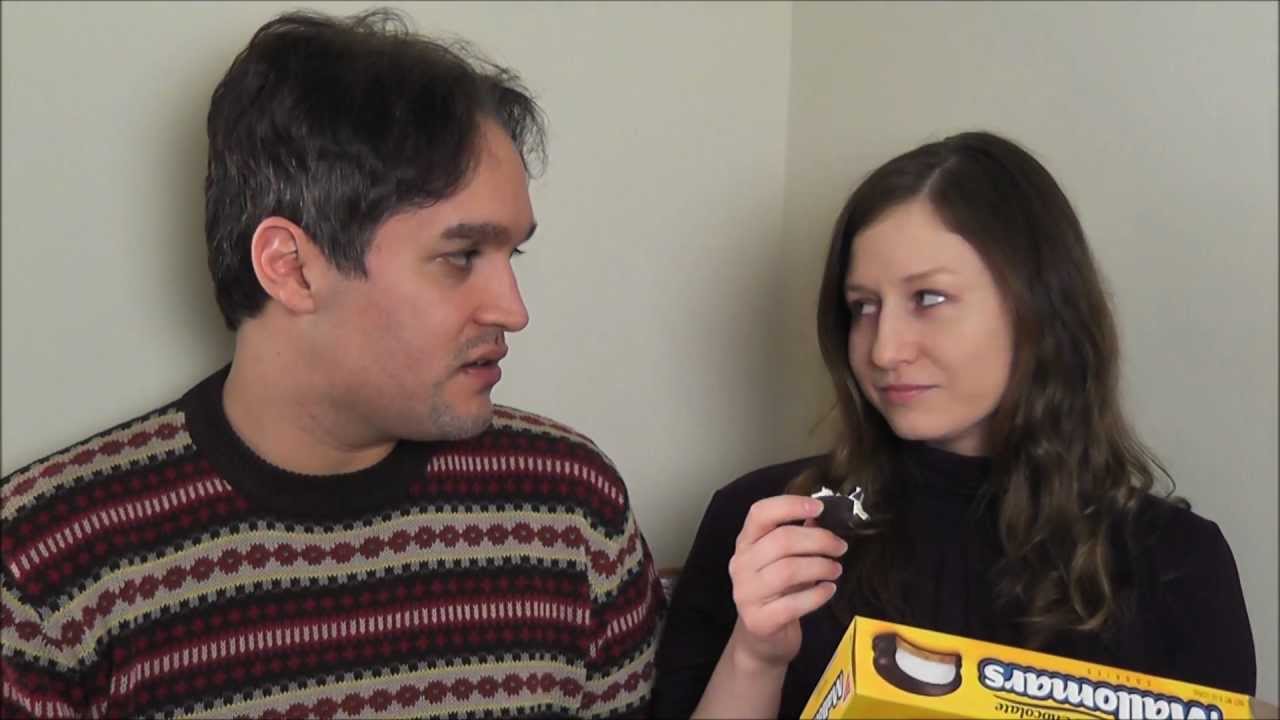 Cookie Review Vlog #9 with Luis Sosa: Mallomars