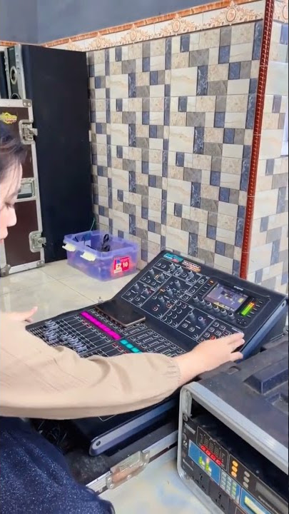 cek sound operator cantik