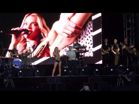 Olly Murs & Louisa Johnson - Unpredictable (Edinburgh Castle)