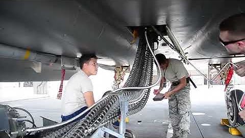 X2Download com Loading 20mm Rounds into F 15