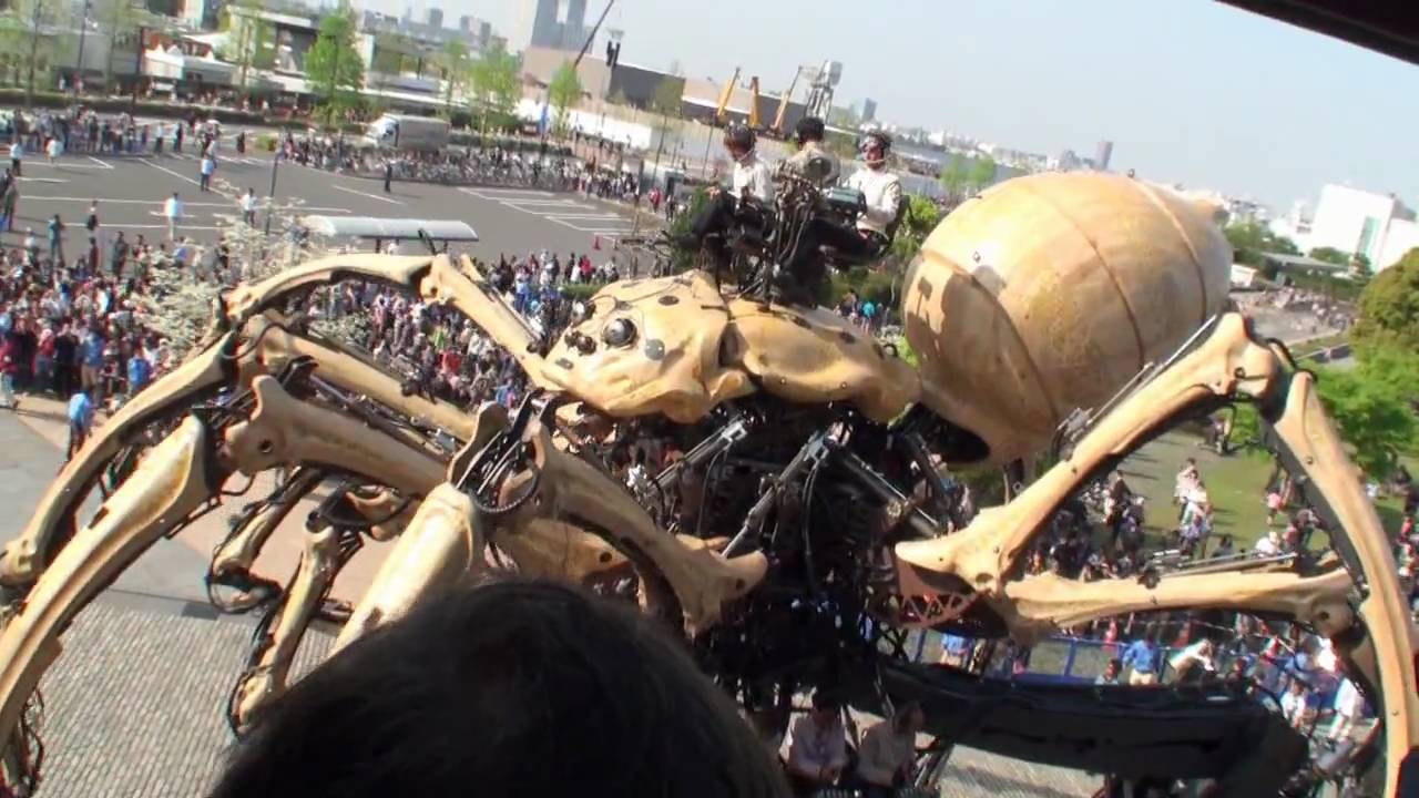 横浜に巨大クモ上陸―開港150周年イベント「ラ・マシン」の動画 