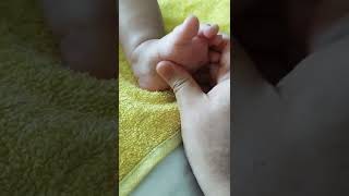 Baby Colic/Gas Instant remedy | Babies start to pass gas immediately - Foot point for Gassy Baby