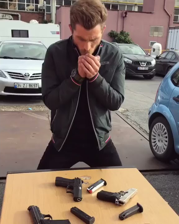 SÖZ / Ateş'den Silahla Müzik Dersi..😉😀