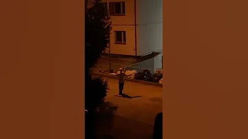 العجوز الراقصه في الشارع 