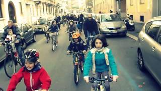 In bici a scuola 11/03/2015 - Accompagniamo i bambini a scuola