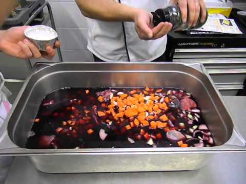 Vidéo: Comment Cuisiner Du Gibier Avec Des Cerises
