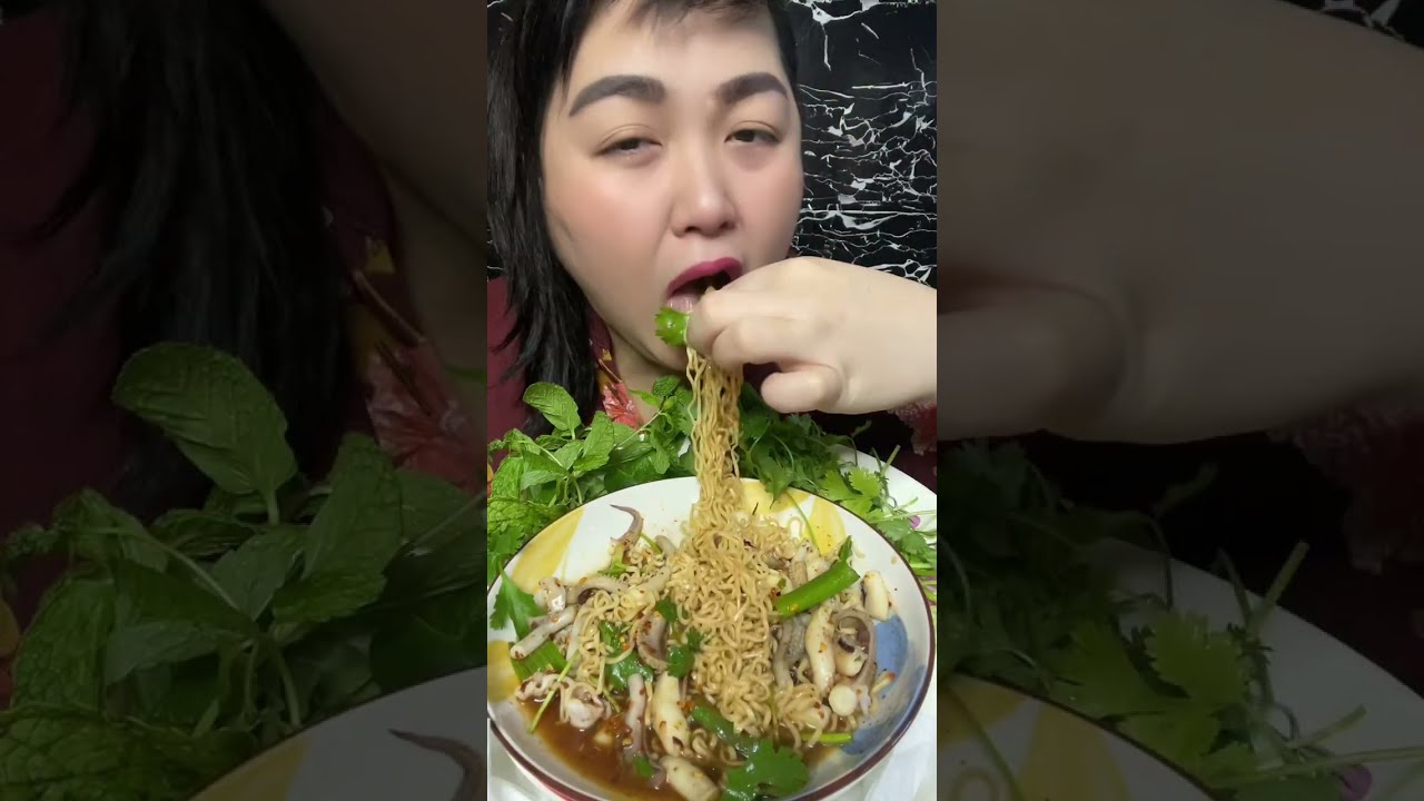 ตำหนวดหมึกใส่มาม่าแซบๆจ้า