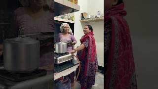 Aaj Mummy Ne Phle Daat Lagai Fr Bajre Ki Baal Khilai