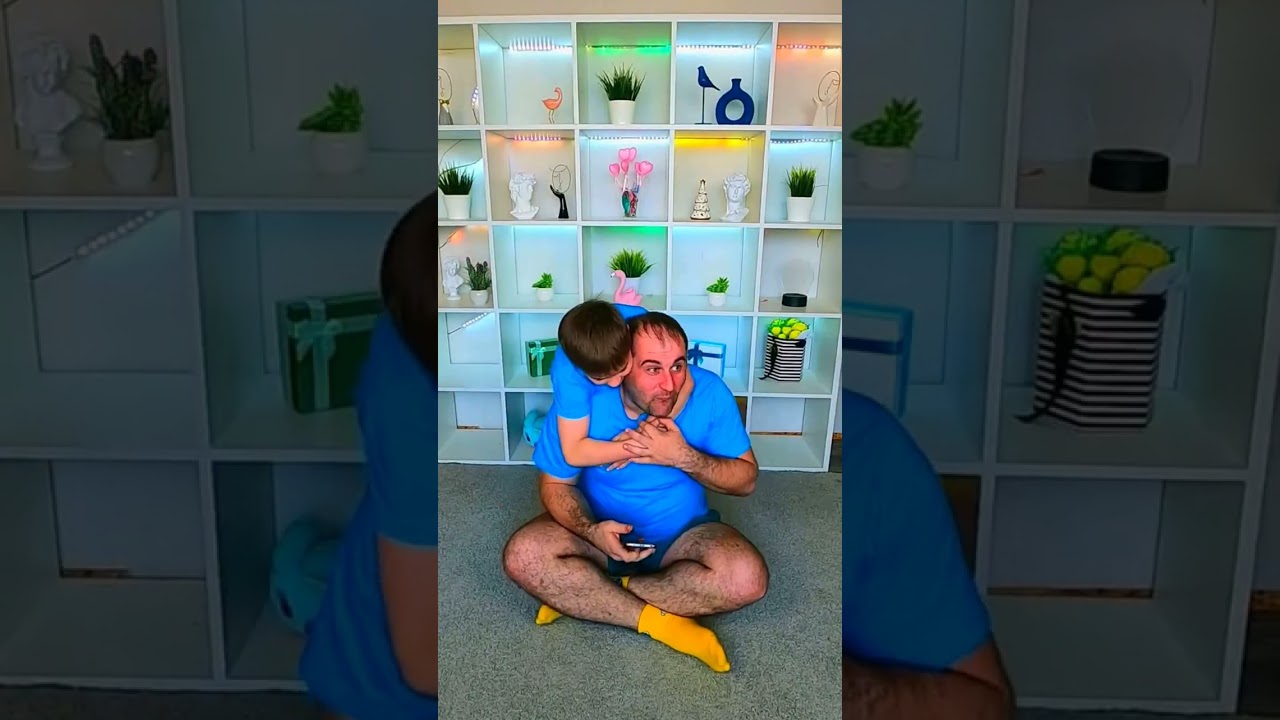 Happiness is just playing with dad with the whole family!🤗