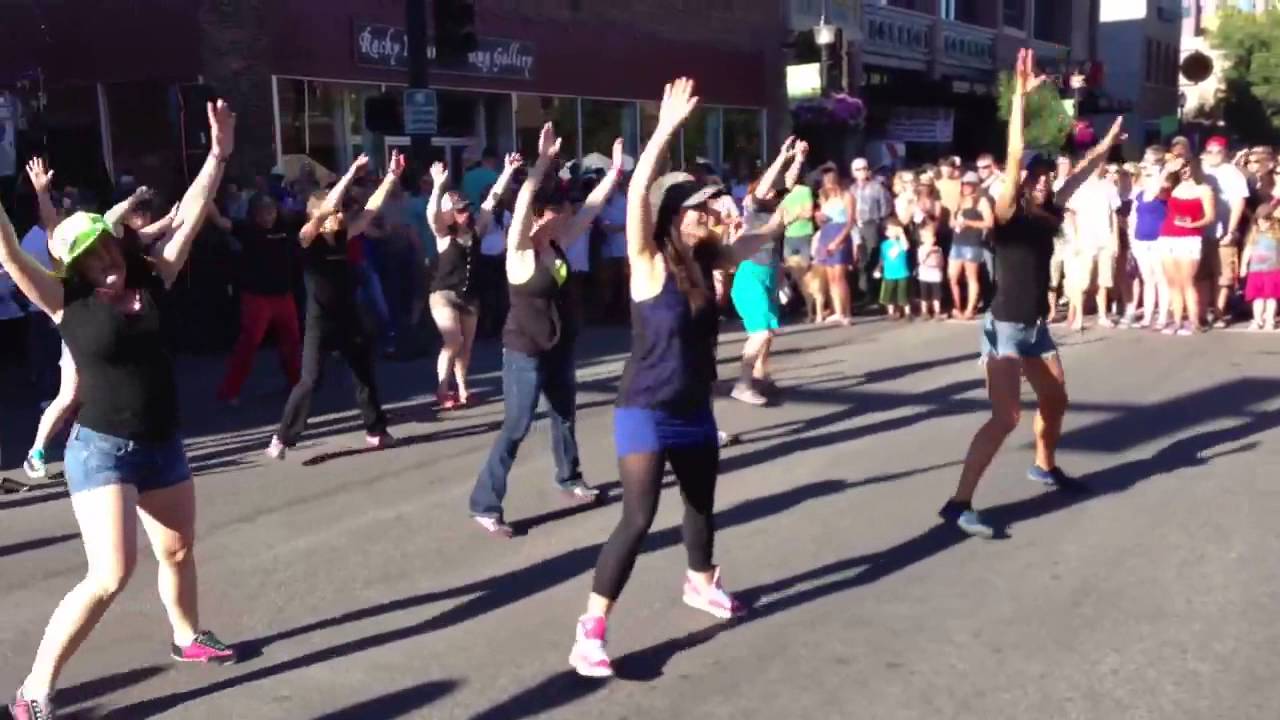 Flash mob Music on Main - YouTube