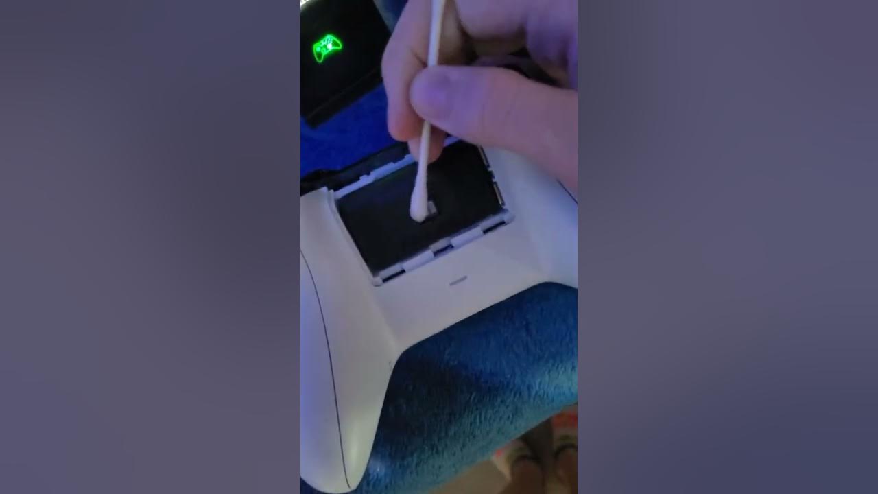 Fix to blinking light on xbox one charging station 🟥⬜️🟥⬜️🟩 YouTube