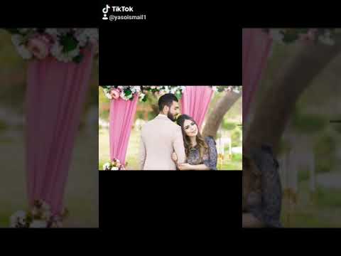 ومعاك نسيت كل العالم اتحدي الدنيا وانا معاك