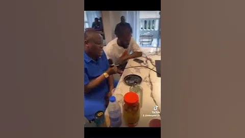 📍Adekunle Gold seen making music with Fuji star Remi Aluko.