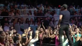 Luke Bryan -That's My Kind Of Night (Live At NBC iHeartRadio Music Awards 2014) Resimi