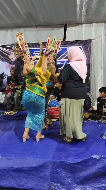 Menggoyang pantat sang ibu #viral #jember