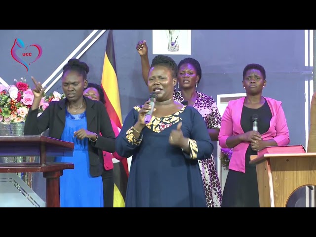 DEEP WORSHIP MOMENT With Mumbeja Miriam Mugabi live @ UCC KASUBI INNERMAN 02 09 2022 class=