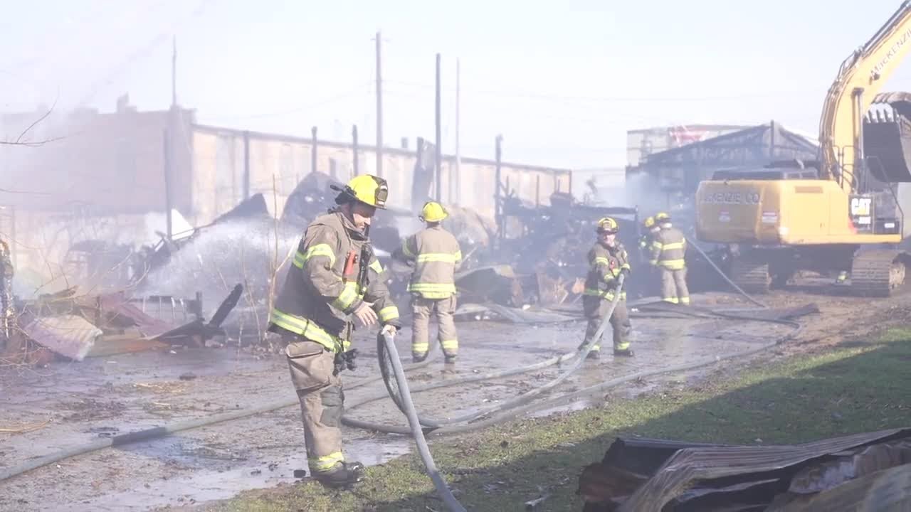 Fire destroys warehouse near downtown Lansing - YouTube