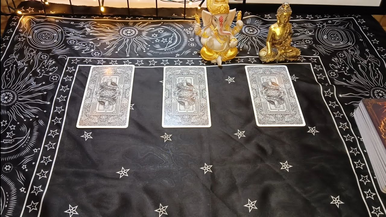 Расклад Таро. Что в вас привлекает его внимание?🥰Чем конкретно  вы зацепили загаданного человека? 👄