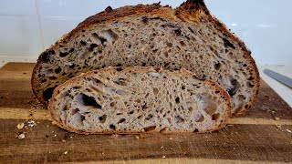 Хлеб на закваске из 3 видом муки с добавками, но одна  добавка сделает ваш хлеб особенным!