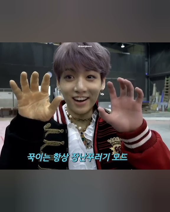 Army are you see Jungkook magic trick 😳