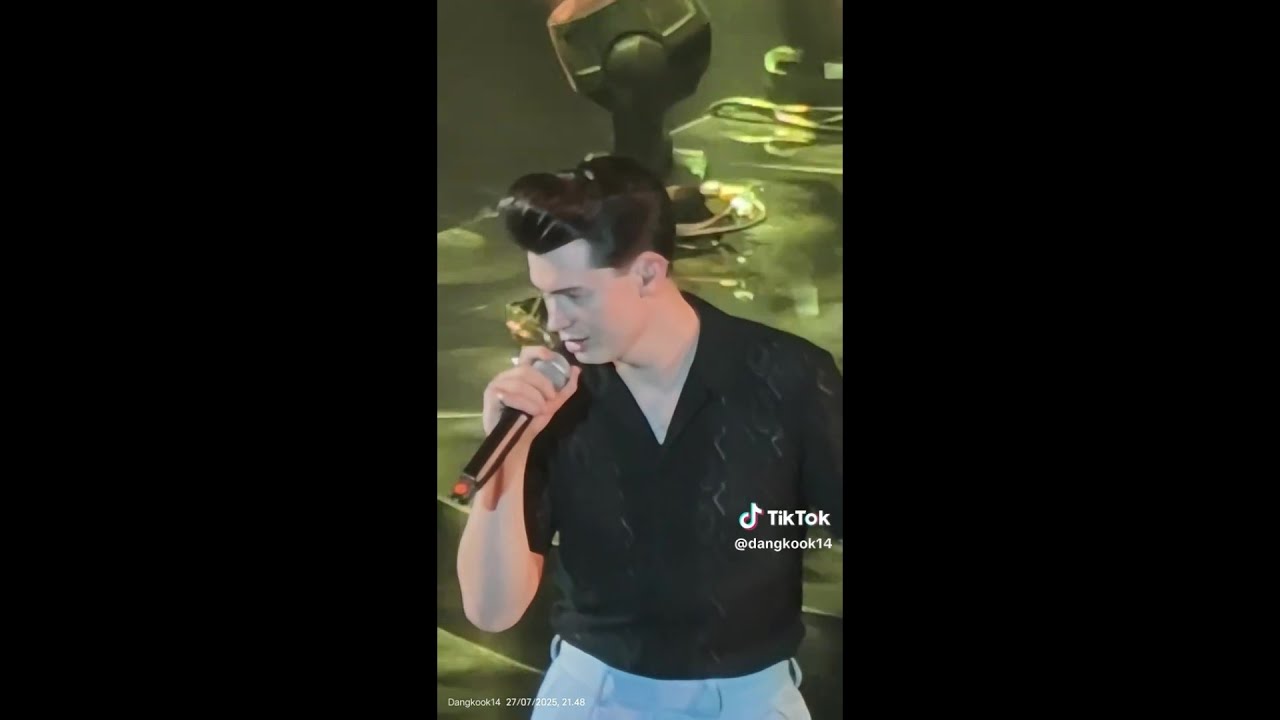 Elliot James Reay - Put Your Head on My Shoulder - Paul Anka Cover - Live in Jakarta 2025