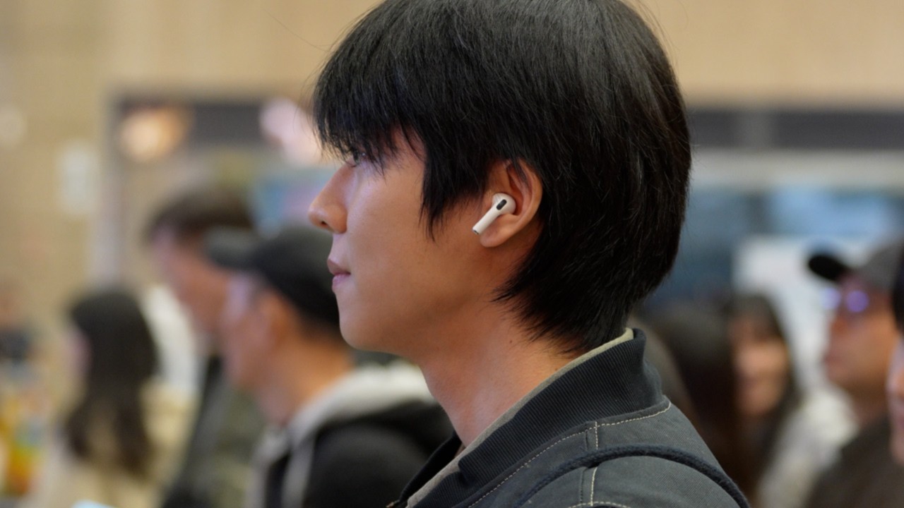 Chae Jonghyeop Heads Out! Mystery Artist Spotted at Airport