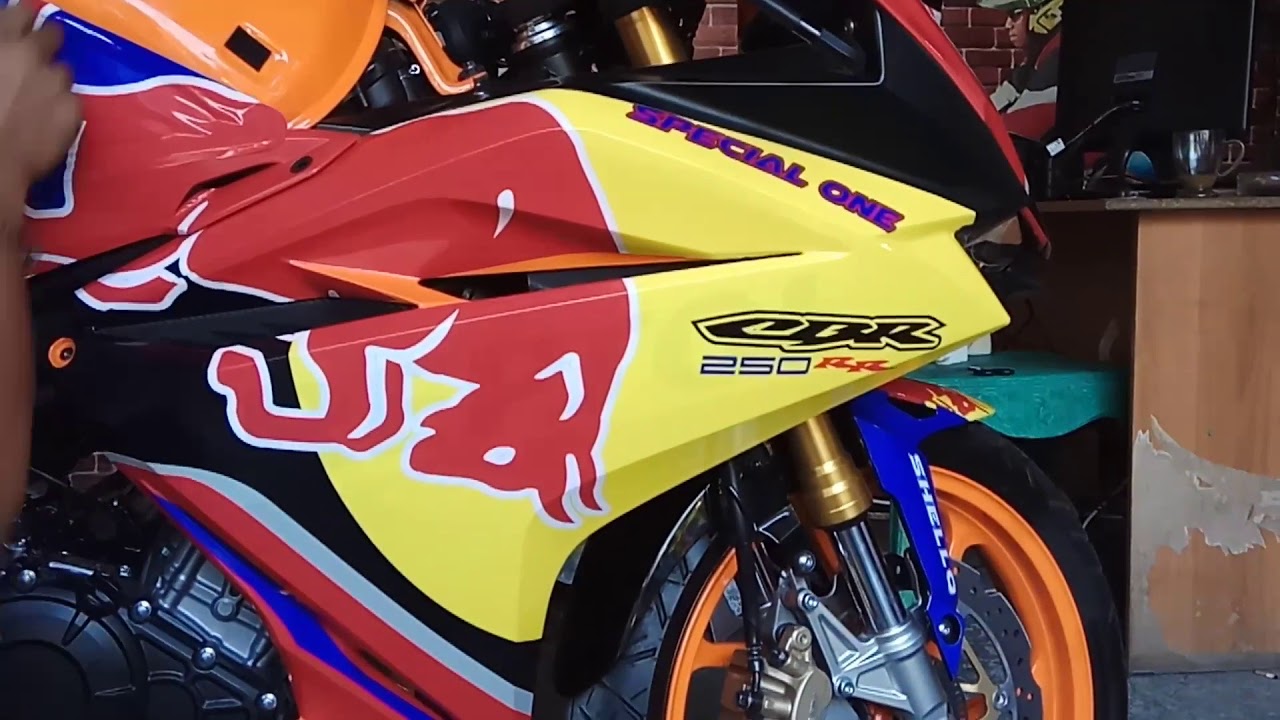 Modifikasi Cutting Sticker Mobil Red Bull 2019 Retromodif