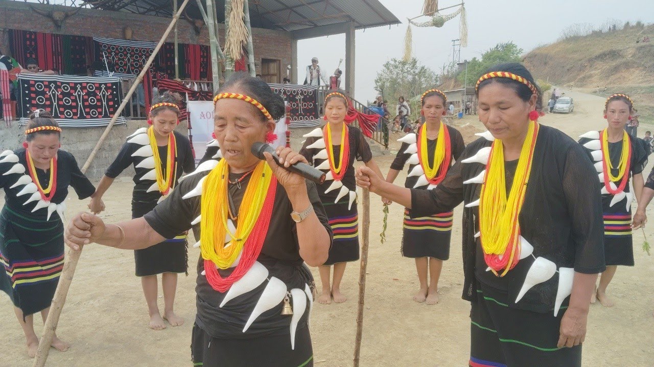 KNSK folk song Tobu Town with traditional dress