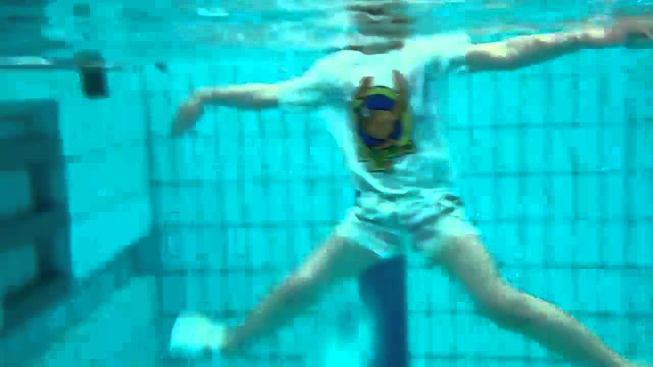 Zwemdiploma A Gekleed zwemmen Watertrappen.mp4