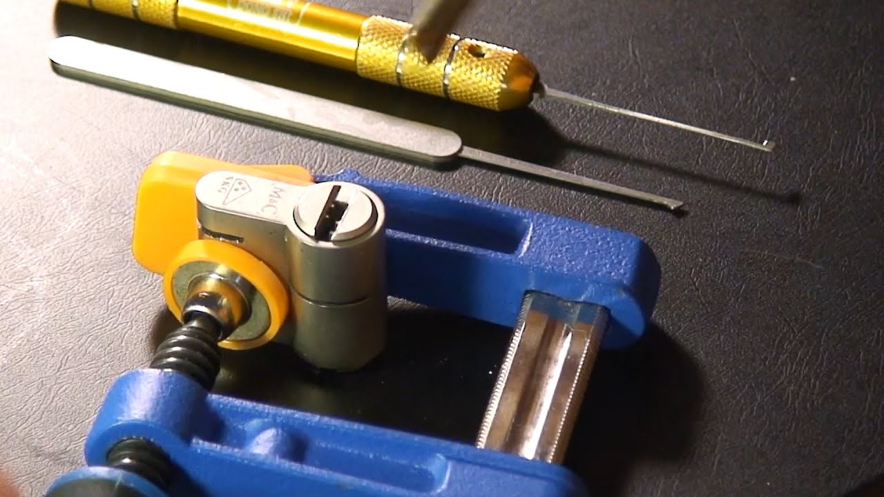 M&C Color Euro Cylinder - Pick and Gut (FIRST SLIDER LOCK PICKED + Picked 2 different ways)