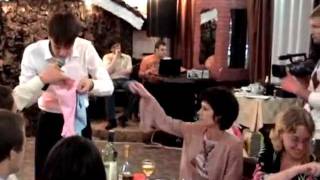 ВЕДУЩИЙ ОТЖИГАЕТ ПО ПОЛНОЙ! ТАМАДА РВЁТ ЗАЛ!!!(, 2009-08-18T00:45:05.000Z)