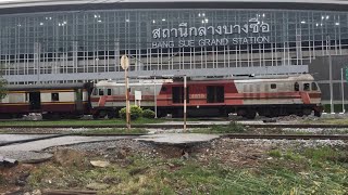 รถด่วนขบวนที่ 68 อุบลราชธานี-กรุงเทพ ที่สถานีบางซื่อ หัวรถจักร Hitachi 4515