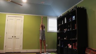 Girl tries to change a lightbulb, what happened next AMAZED me
