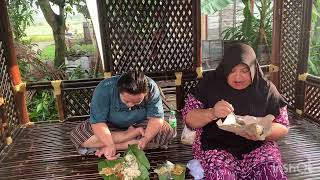 Nganyari Sarapan Di Gazebonya Cucu Intenio Hehe