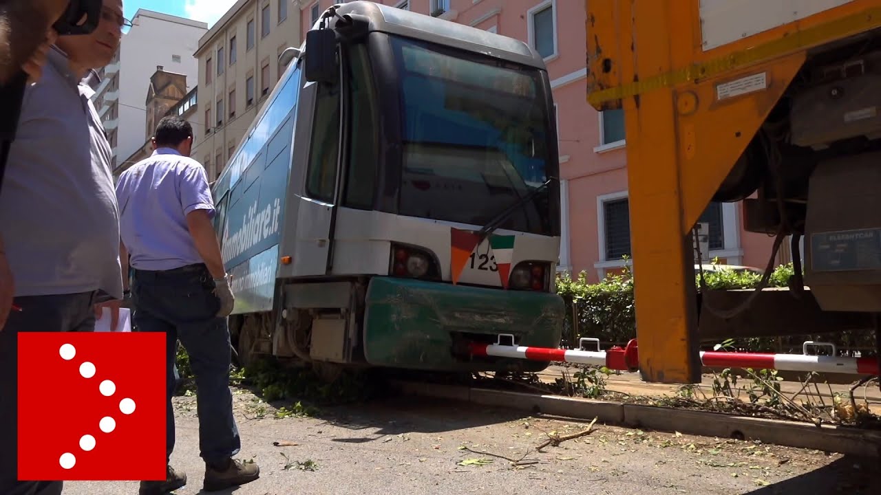 Roma, deraglia tram in via Flaminia