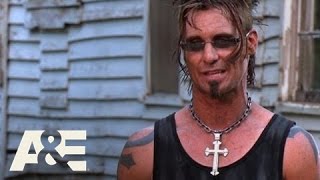 Celebrity Billy the Exterminator: Red Wasps | A&E Wealth
