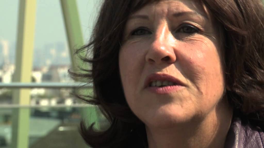 Raphaëlle Bacqué Porte T Elle Une Perruque