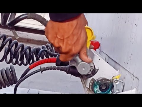 تعلم ربط رأس شاحنه تريلا بالمقطوره والعكس بطريقةصحيحه ببساطة شاحنات مصر  تحيا مصر فولفو