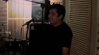 Sal de tus trincheras