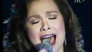 Video-Miniaturansicht von „Lea Salonga singing PASKONG WALANG HANGGAN.wmv“