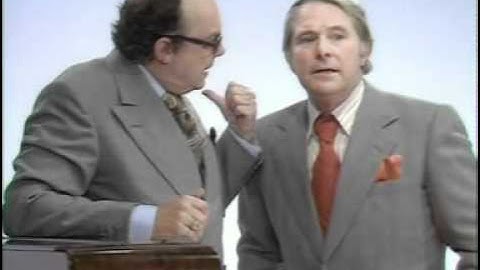Elton John - 25/12/1976 - BBC Morecambe & Wise - Sorry Seems To Be The Hardest Word