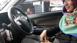 cwek hijab belajar setir mobil