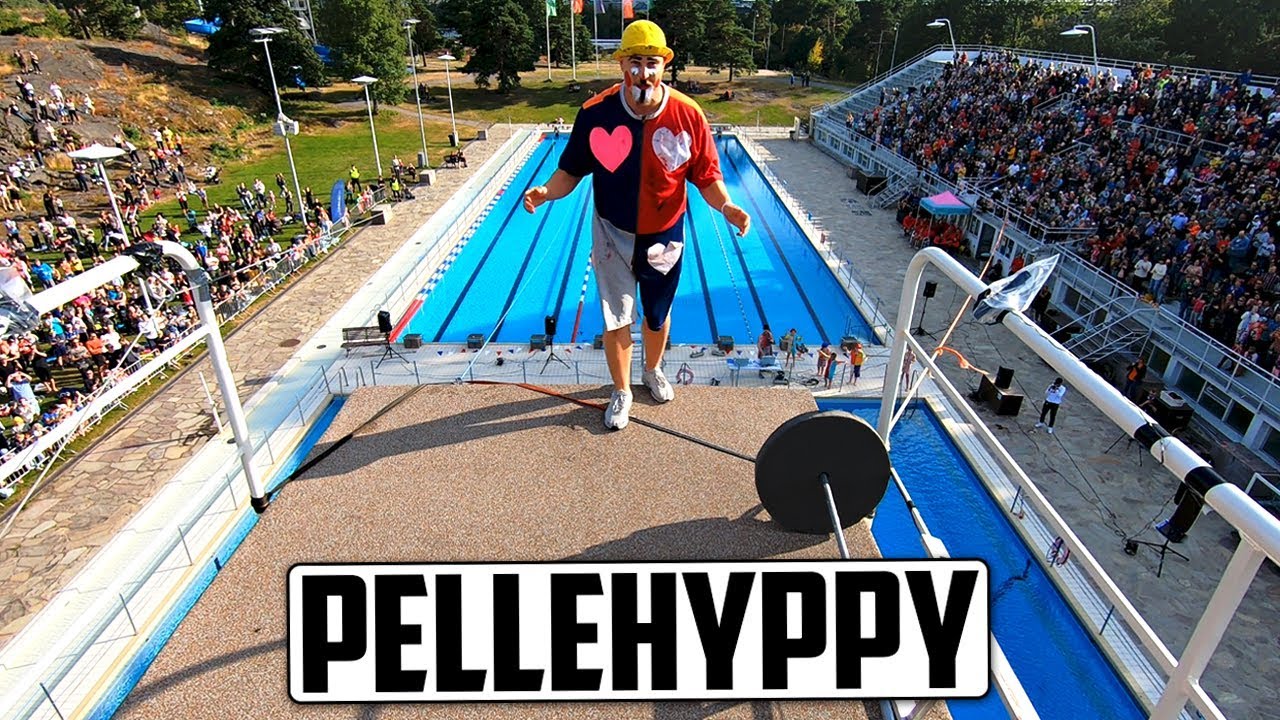 Hyppäsin voltin kympistä pellen sylissä tuhansien ihmisten edessä..