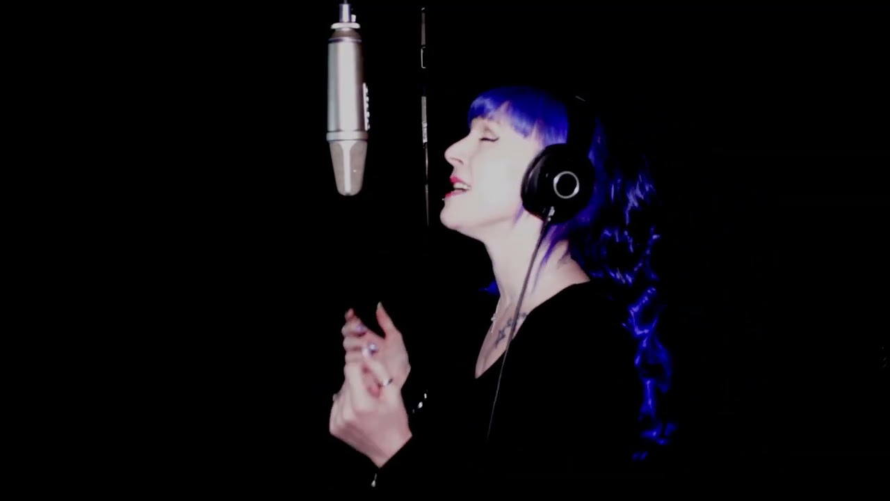 Becca Starr Featuring Gluco - What Now? Live