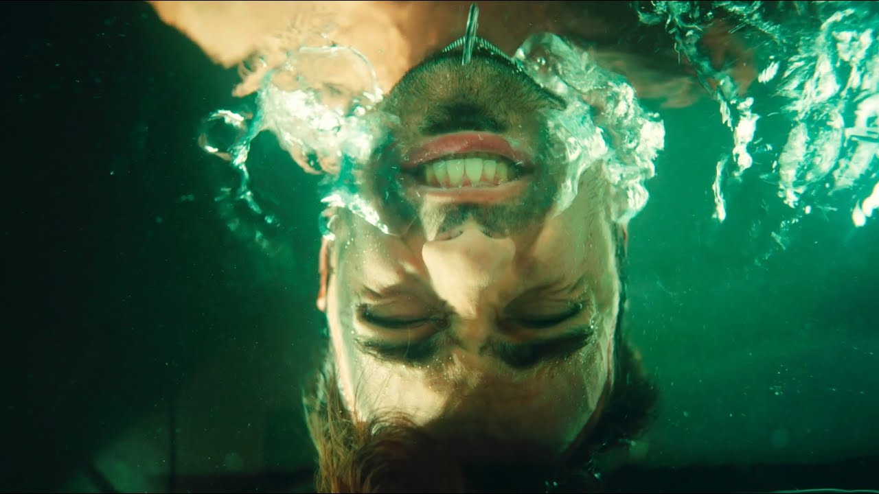 Guarda Omar - Indifferente (Official Videoclip) su YouTube Guarda Omar - Indifferente (Official Videoclip) su YouTube