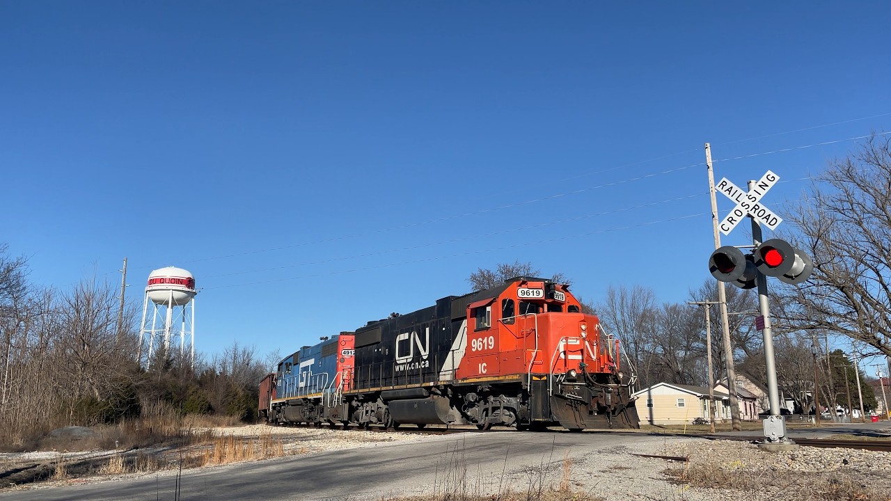 Grand Trunk Western and Illinois Central GP38-2s on CN L588-91
