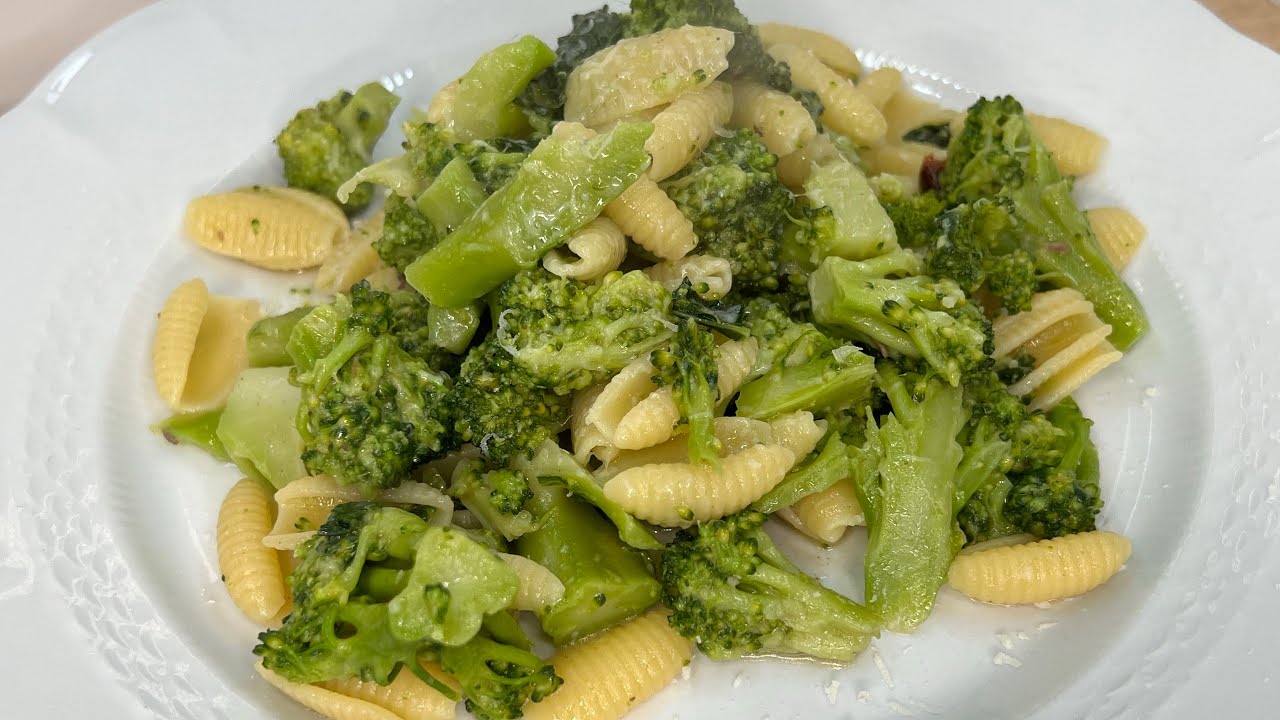 Pasta con i broccoli. Pasta with broccoli. Italian food official 2023 YouTube