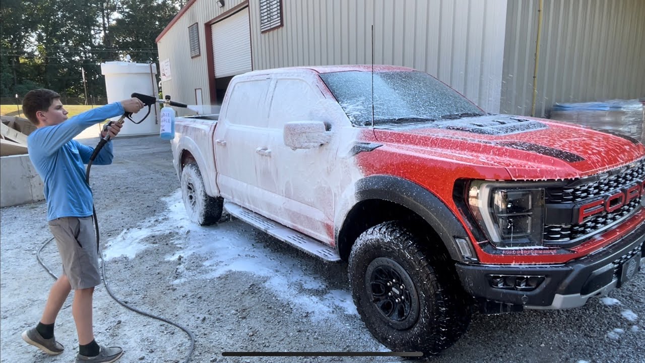 Washing a FORD RAPPER - YouTube