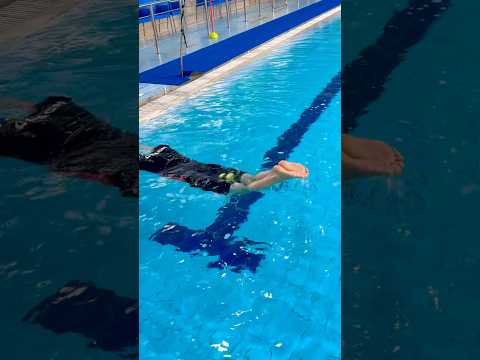 ركلة الدلافين الخطأ الذي ي بطئك سباحة استكشاف رياضة